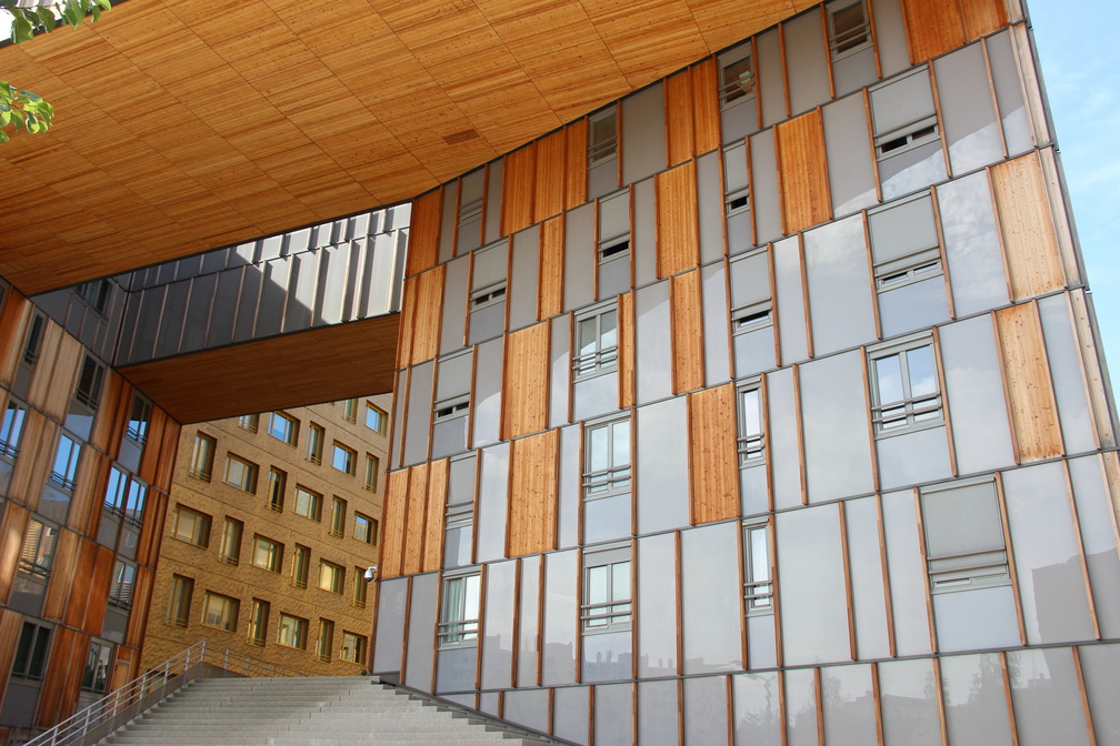 Confluence 地区のモダンな建築