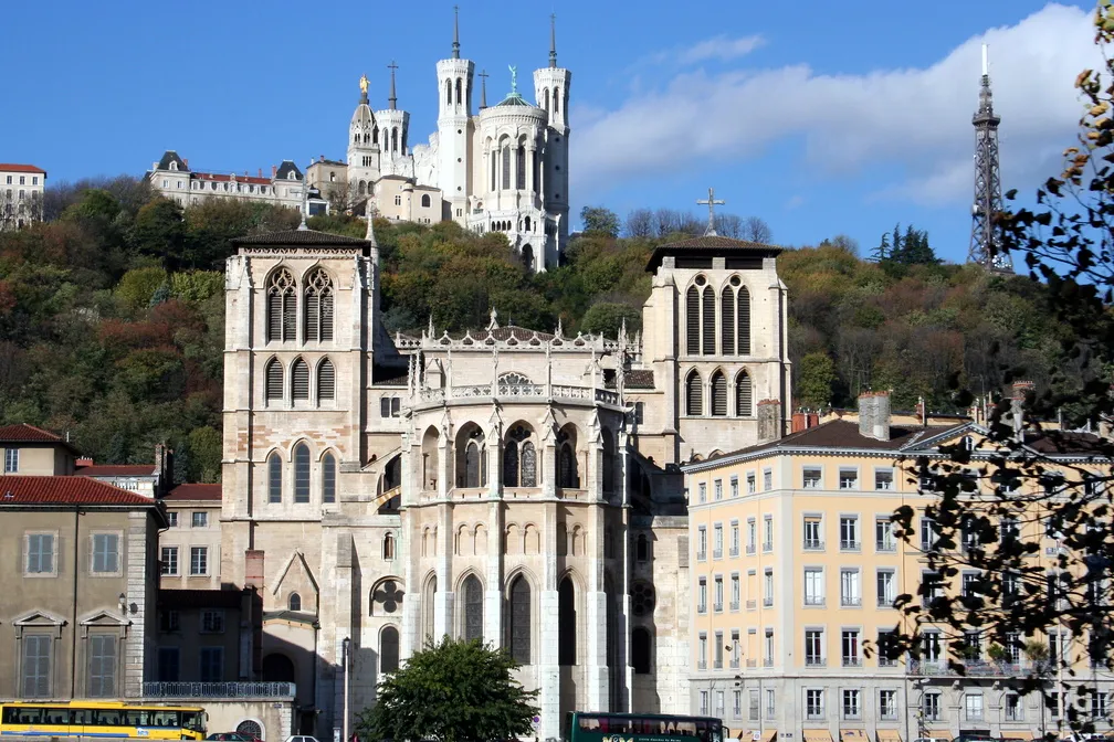 サン＝ジャン大聖堂越しに見る Fourviere